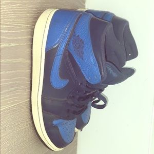 I am selling retro Jordan 1s